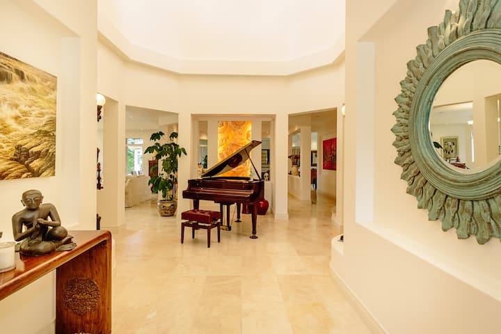 Tallai Retreat - Grand Villa - Gold Coast