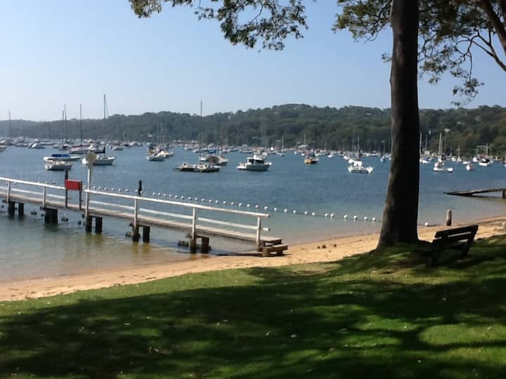 Clareville beach Backyard cabin by Pittwater