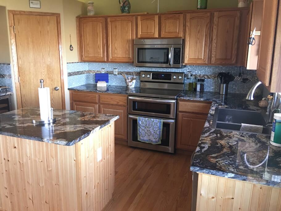 Kitchen- with wine fridge