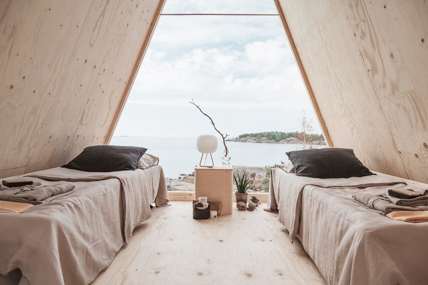 The cabin features two camp beds with a breathtaking view of the archipelago. 