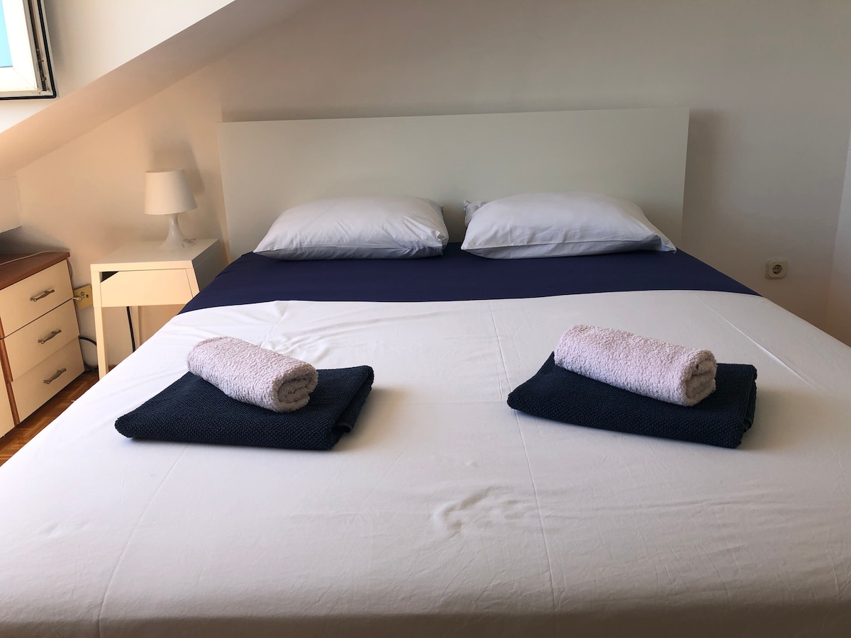 Двойно легло в галерията.