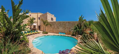 Villa Sky-Charming spacious villa with privatepool