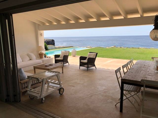 Villa Blanca primera línea de mar gallery image 5