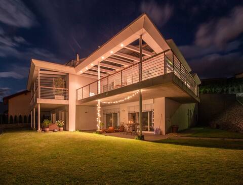 Big modern flat: amazing view on the vineyard