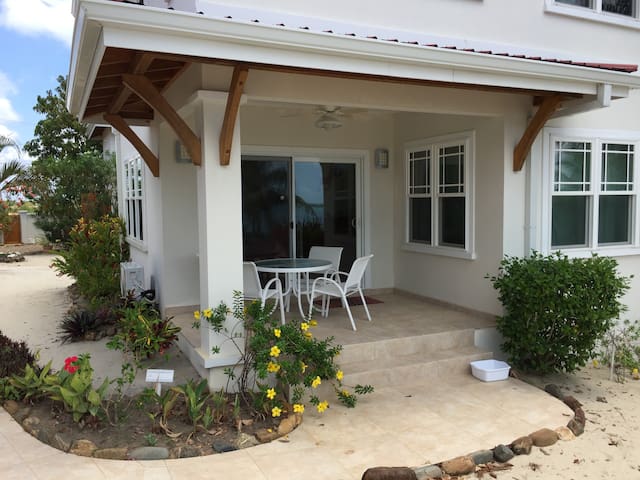 Gold Standard private house on Aurora Beach gallery image 3