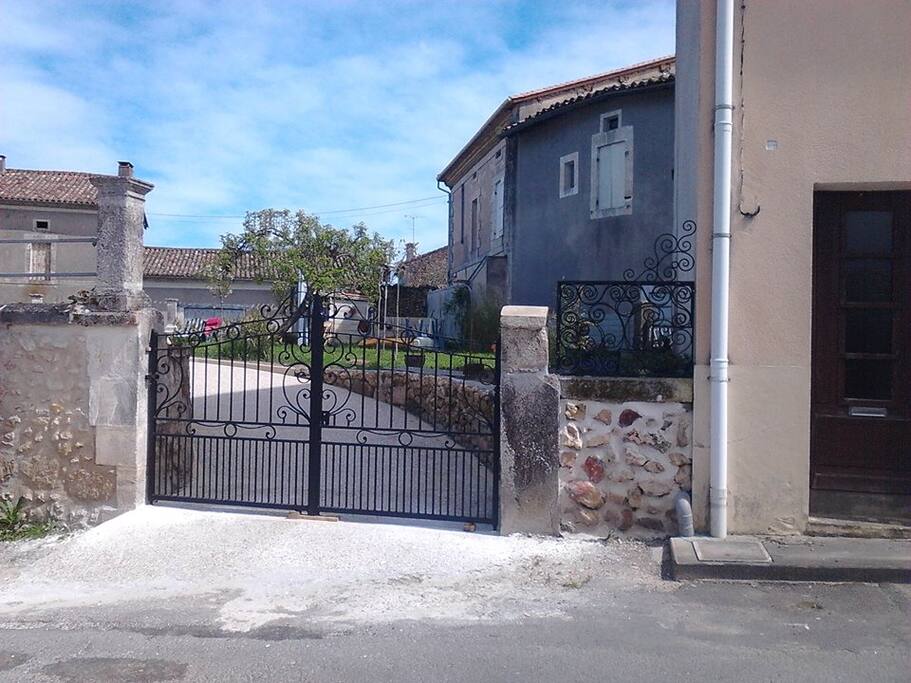 Le portail d'entrée.