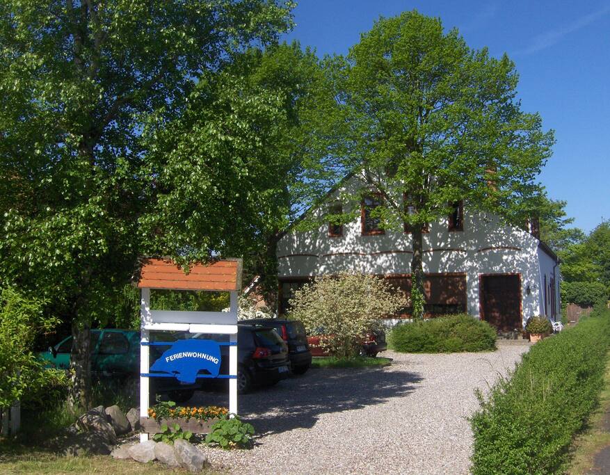 Die alte Puttgardener Dorfschule beherbergt heute Fehmarn-Urlauber