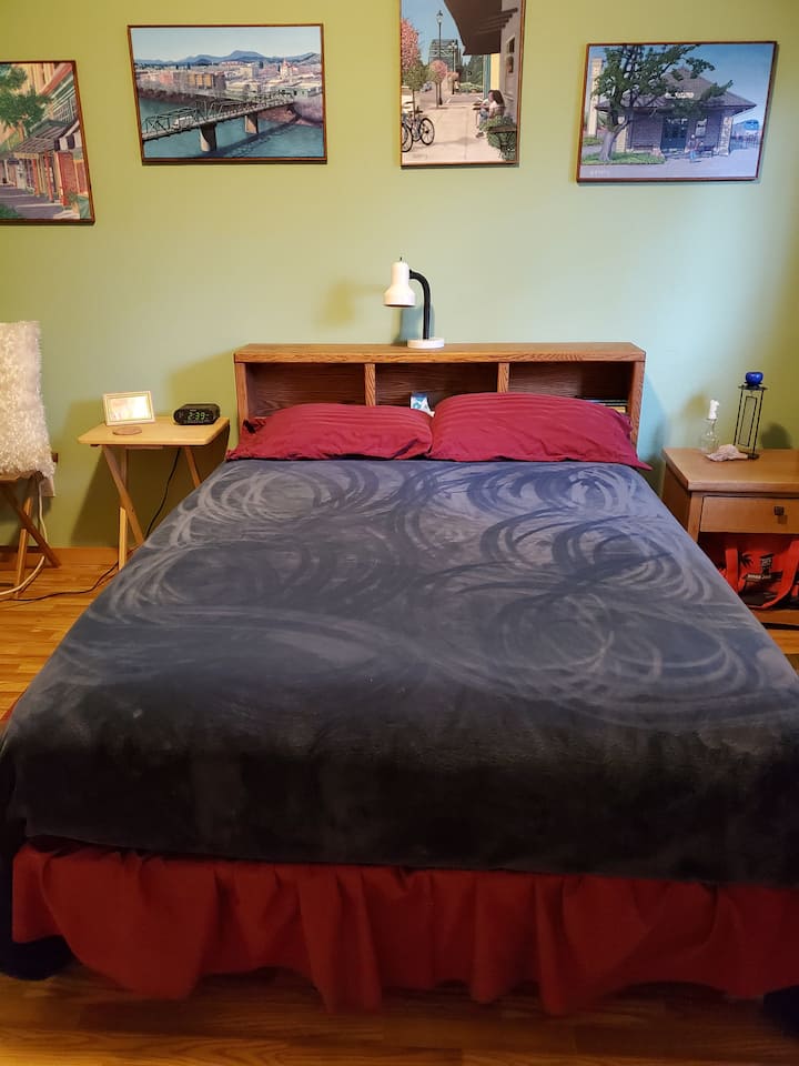 Clean And Bright Room In Comfortable Home - Corvallis, OR