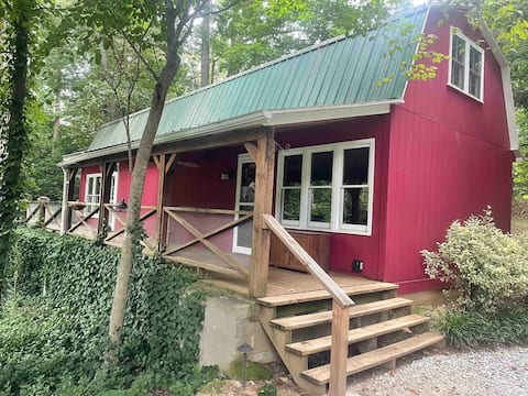 Country cabin overlooking pond near GWU