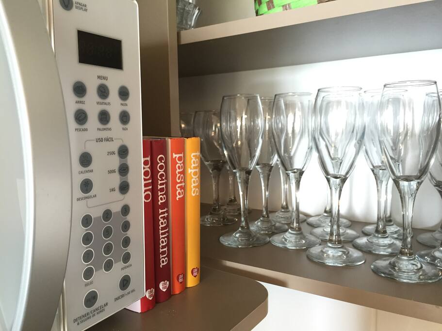 Si lo tuyo es la cocina disponemos de libros con novedosas recetas