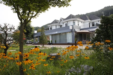It is a countryside house in Sleipland, a creekside house that comes out after passing the Sonagi Vi