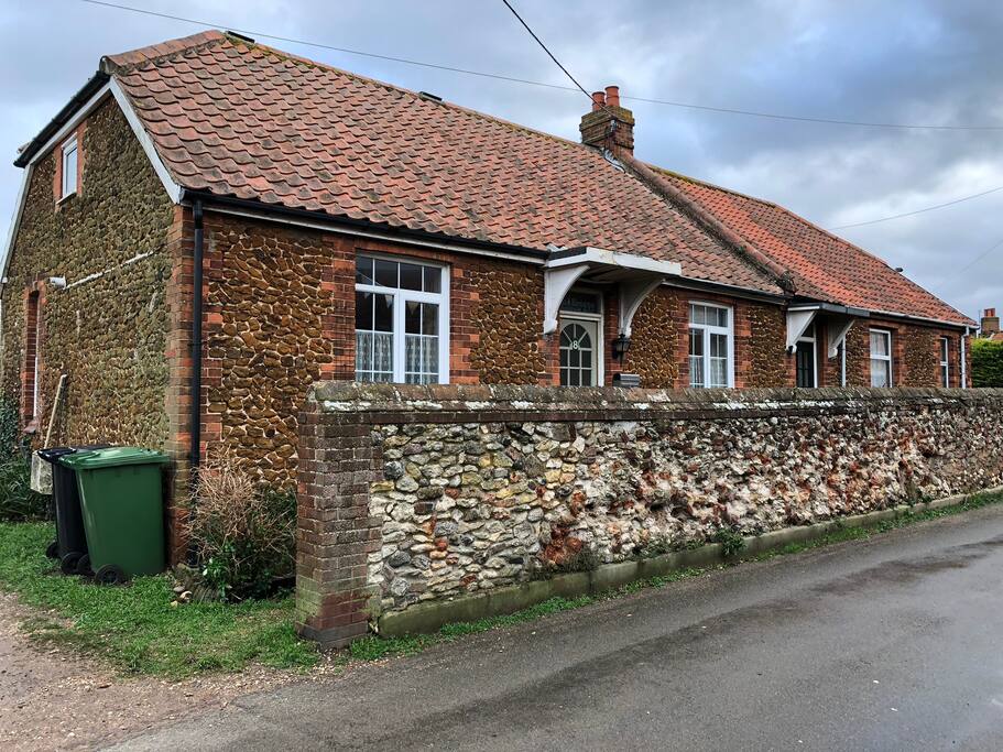 Welcome to 8 Sea Lane, The Cottage by the Sea
