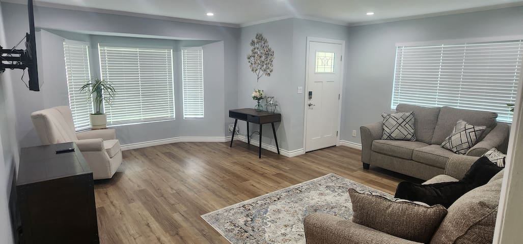 3BR Home w/Pool – Near Rose Bowl