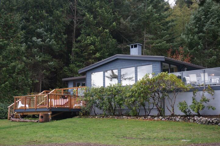 Oceanfront low bank home viewing Mt. Baker. gallery image 2