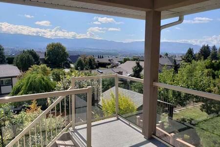 Stunning 2 bedroom 2 1/2 bath top floor of house