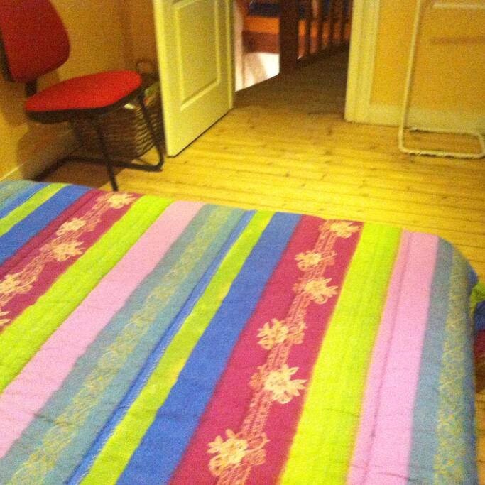 la chambre et son parquet naturel