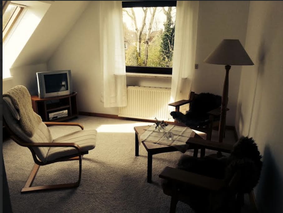 Wohnzimmer mit Blick ins Gruene