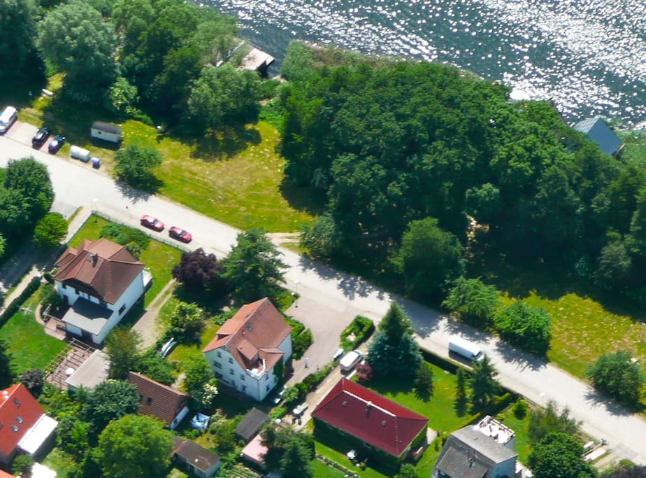 Lage am Mirower See , mittleres Haus