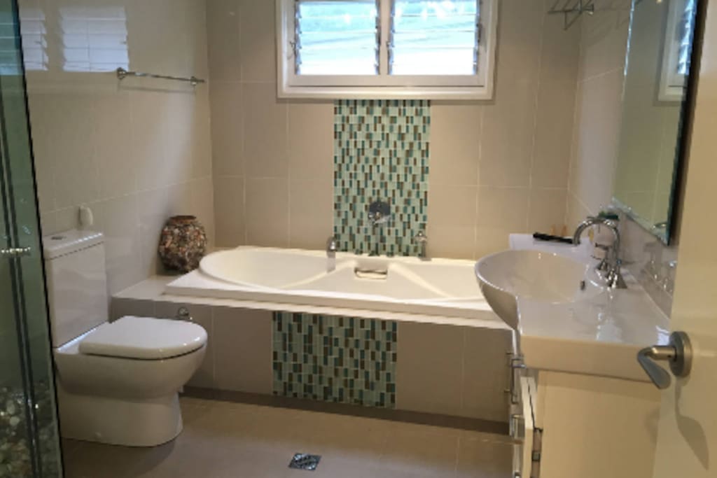The luxurious bathroom, with double spa.
