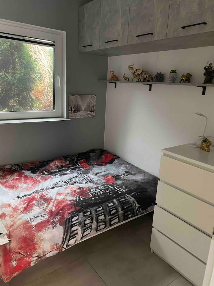 Cama elevada de 120 cm con suelo radiante.