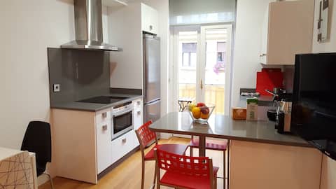 Renovated apartment in a pedestrian pintxos area