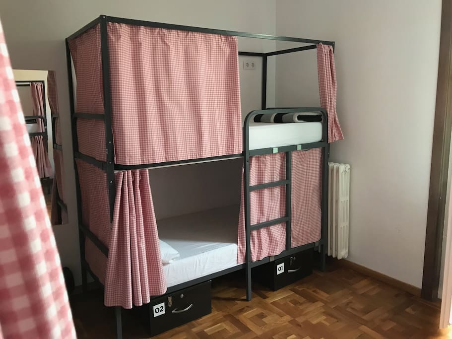 Habitación compartida - Literas con cortinas