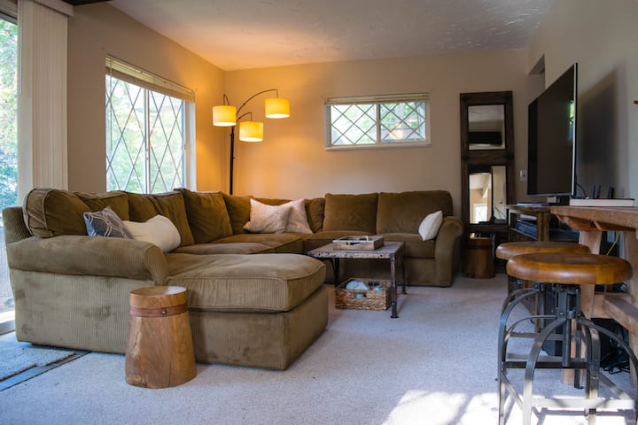 Cozy, Comfortable, And Quite! Large Outdoor Space - Michigan