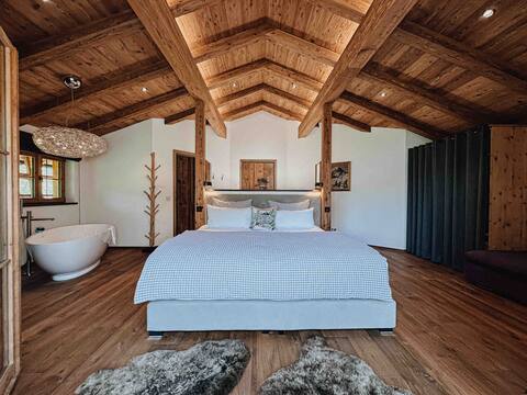 Luxury chalet (alpine) with whirlpool and sauna