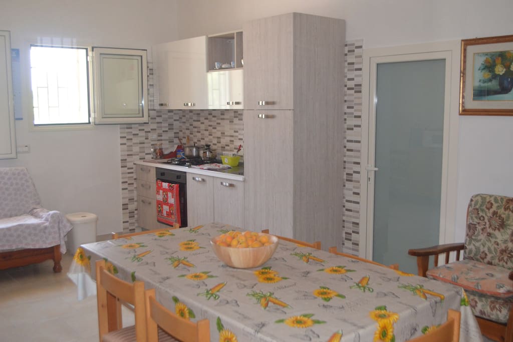 kitchen/dining area
