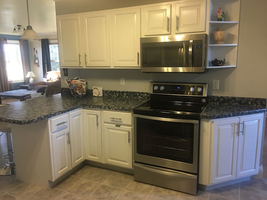 Kitchen- oven and microwave