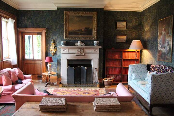 Airbnb Lingfield Vacation Rentals Places To Stay England
