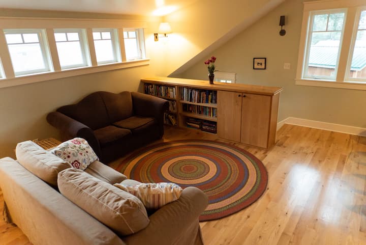 Charming Private Downtown Bungalow - Sitka, AK
