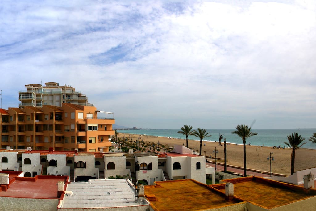 A un paso de la playa