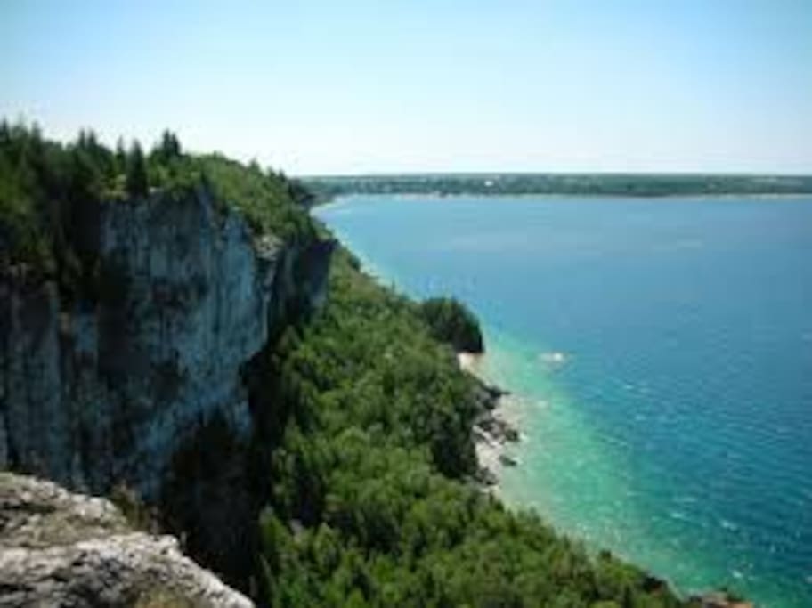 Bruce Trail Lions Head lookout, 2 minutes walking to trail head access