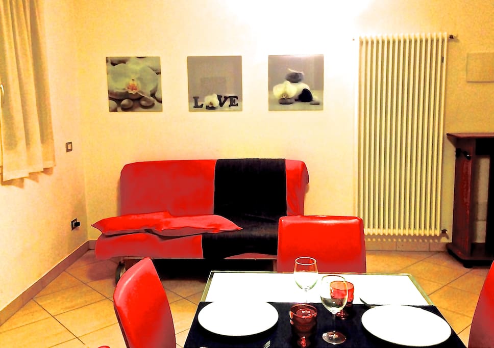 Cucina e Soggiorno con Divano letto.