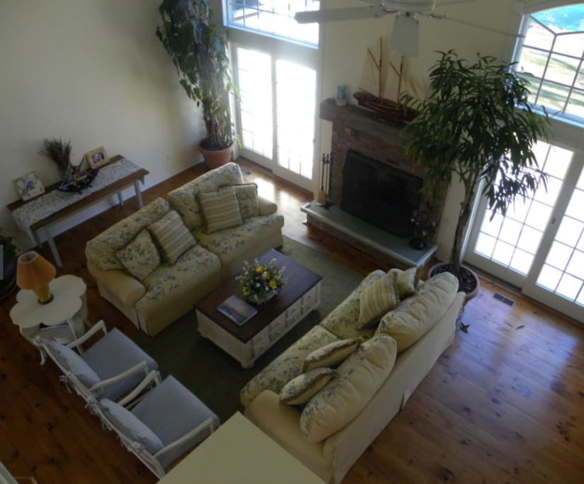 Double-height living room with lots of sunlight