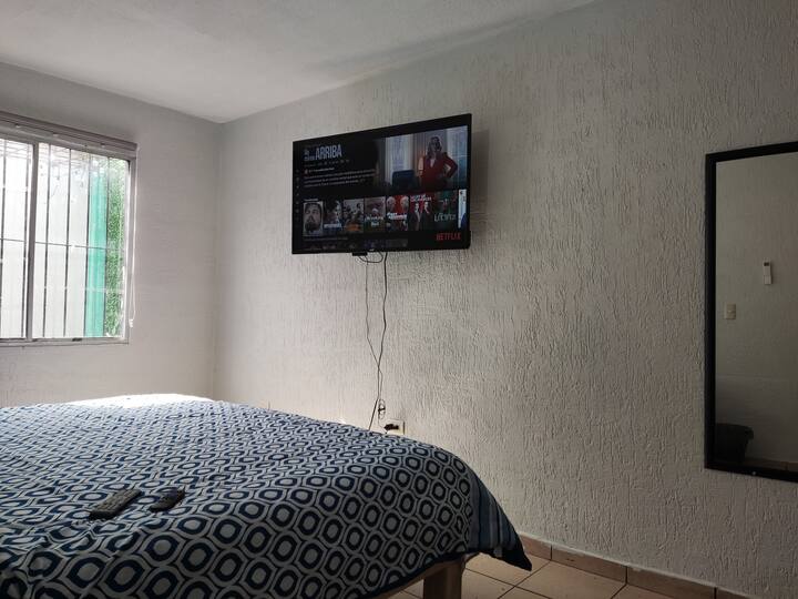 Pantalla de 50" con suscripción a Netflix y HBO Max