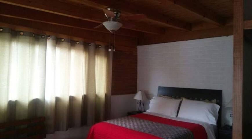 Suite #3. Primer cuadro, atrás de la iglesia.