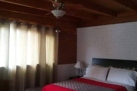 Suite #3. Primer cuadro, atrás de la iglesia.