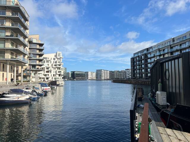 Fantastisk husbåd midt i København. gallery image 2