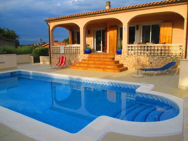 Villa & private swimming pool, 20 min from beach gallery image 2