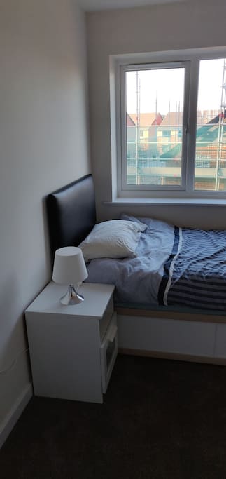 signle bed in Room 1
