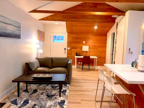 Popular Airbnb listing: Contemporary guest house with backyard oasis! in Sherman Oaks