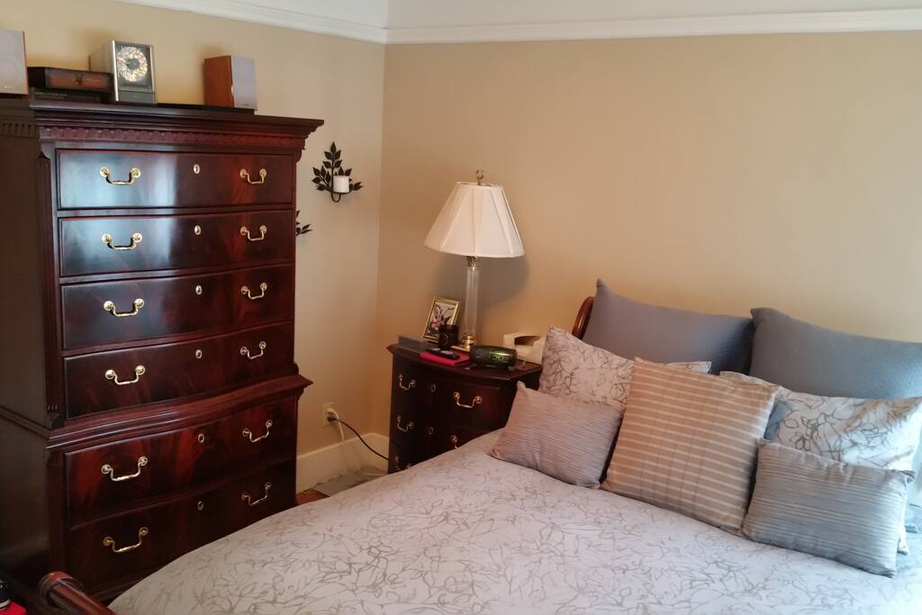Bedroom with queen size bed