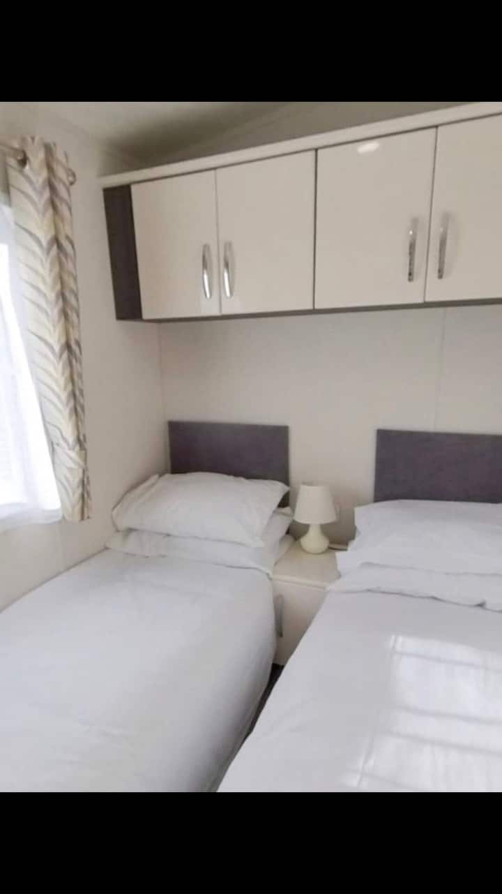 2nd Bedroom 2 single Beds