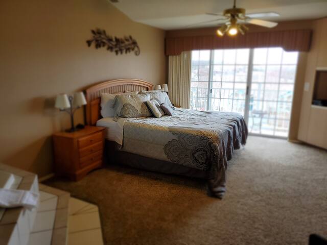 Thousand Hills Condo