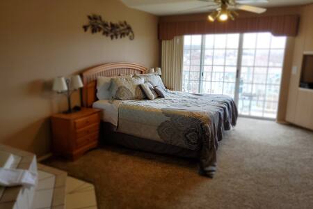 Thousand Hills Condo