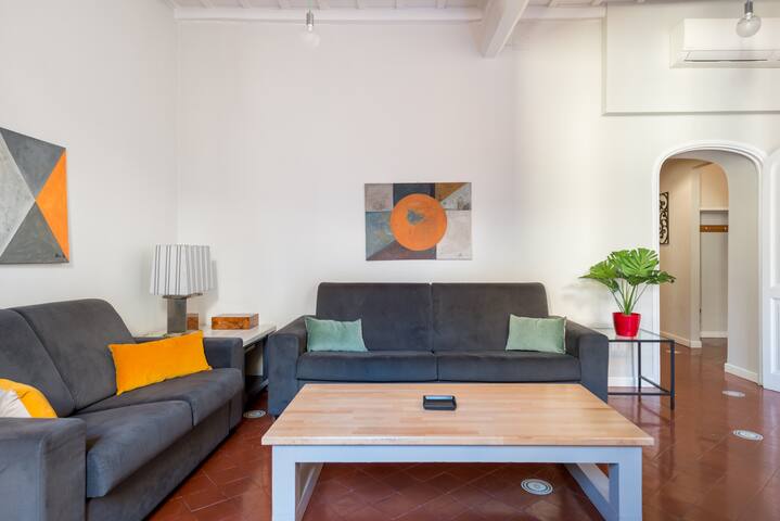 Spacious and elegant in Campo de’ Fiori | Int. 6 gallery image 3