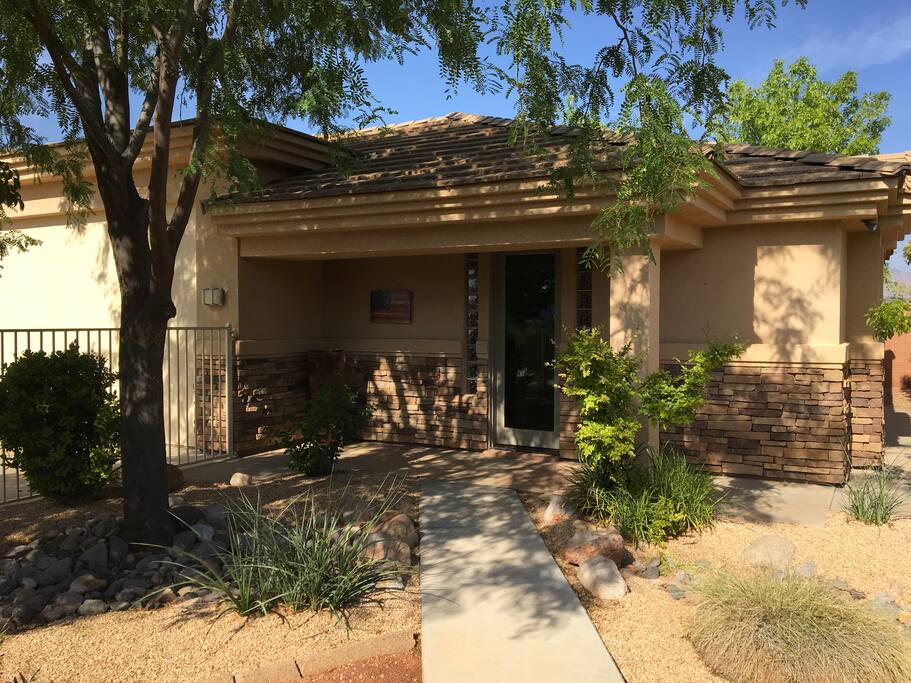 This is a Casita/Bungalow detached from the main house, you will have your own private space.