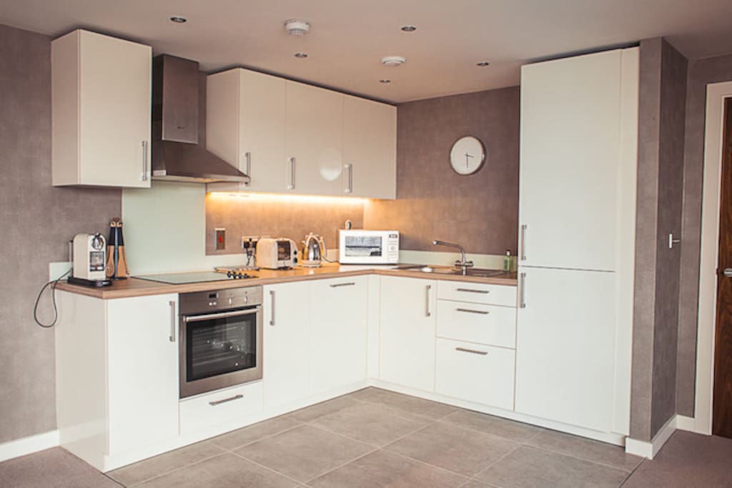 Modern Fitted Fully Equipped Kitchen